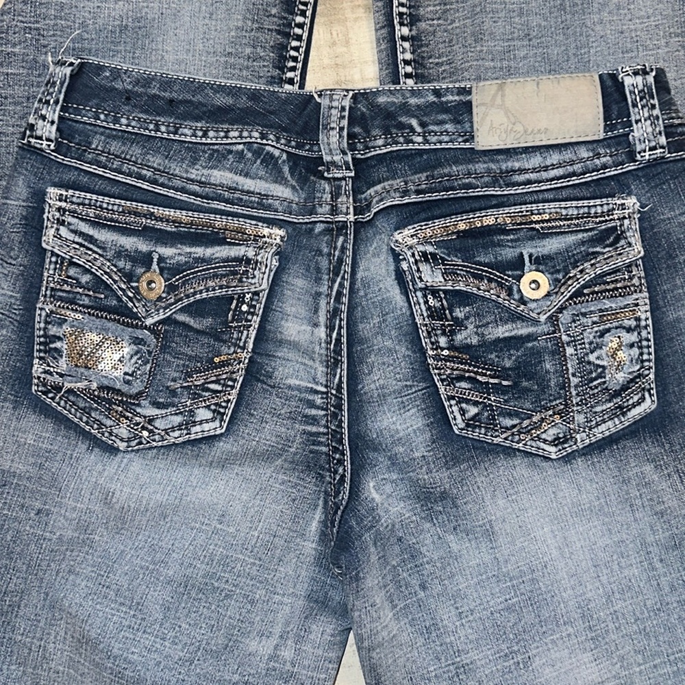 Ariya Distressed Jeans With Bling Pockets 🎀